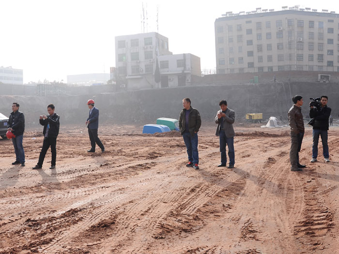 鑾(luan)辮姕(zi)鑼(luo)備笟(gu)涓(juan)?績(jī)(ji)欏(luo)圭(gui)洰鍦熺煶(shi)鏂瓌(gui)紑鎸(juan)栧強(qiáng)(qiang)澶栬(zui)繍宸(chen)ョ▼